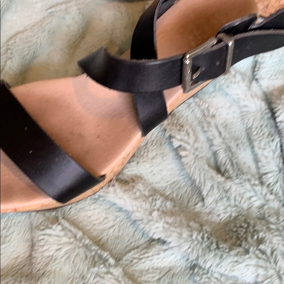 COPY - BLACK STRAPPY PLATFORM SANDALS - Picture 2 of 5